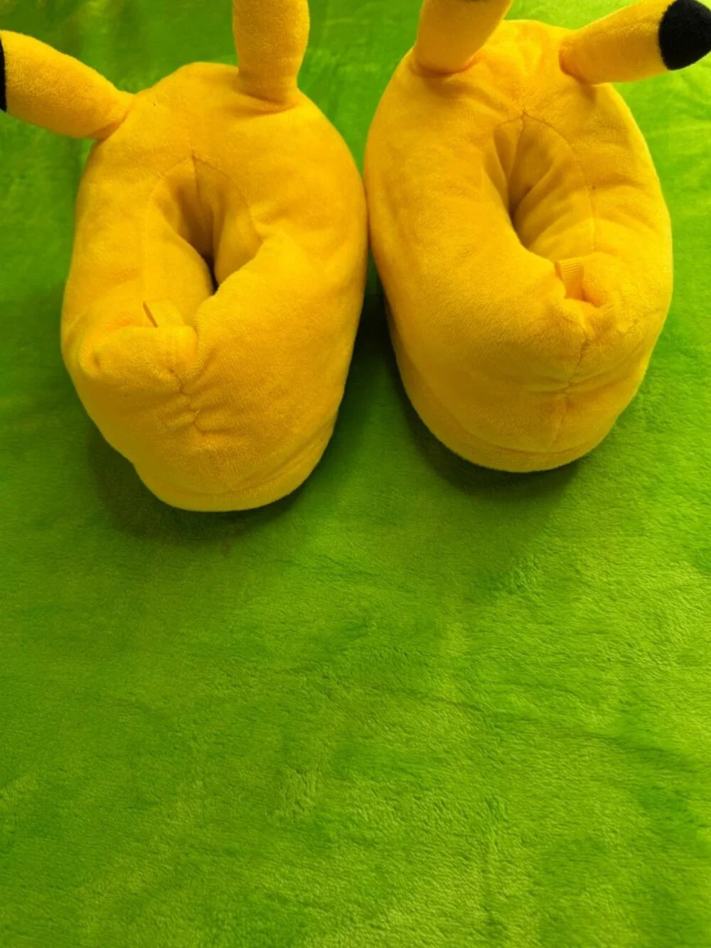 Pokémon Pikachu Winking Plush Slippers Kids Sz 13/1 Yellow